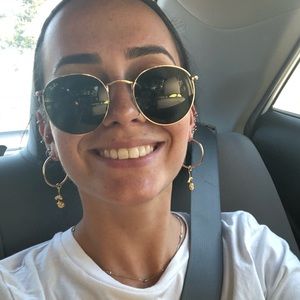 Meet your Posher, Ariella